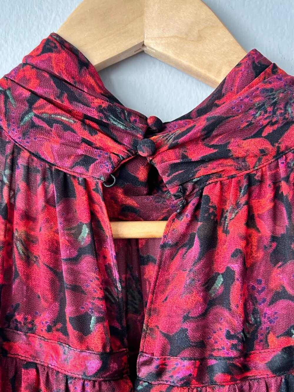 Cinq à Sept Drew High Neck Tiered Floral Mini Dress Red Black Size 12 - Picture 6 of 10